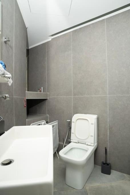Homey Renovated 1 Bedroom Apartment In Kesariani Athen Eksteriør billede